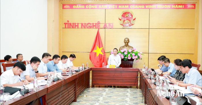 Phó Chủ tịch UBND tỉnh Nguyễn Văn Đệ chủ trì cuộc làm việc với 8 chủ đầu tư thuộc do Tổ công tác số 2 phụ trách. Ảnh: Thành Duy
