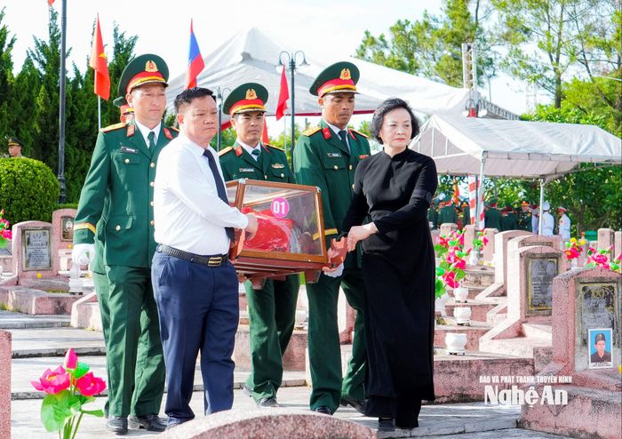 Lễ Truy điệu và an táng 80 hài cốt liệt sĩ quân tình nguyện và chuyên gia Việt Nam hy sinh tại Lào, ngày 21/5/2026.