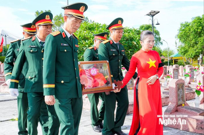 Lễ Truy điệu và an táng 80 hài cốt liệt sĩ quân tình nguyện và chuyên gia Việt Nam hy sinh tại Lào, ngày 21/5/2026.