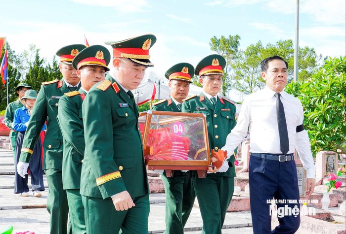 Lễ Truy điệu và an táng 80 hài cốt liệt sĩ quân tình nguyện và chuyên gia Việt Nam hy sinh tại Lào, ngày 21/5/2026.