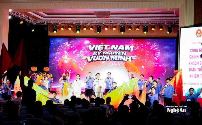 Chương trình nghệ thuật chào mừng lễ kỷ niệm. Ảnh: Phạm Bằng
