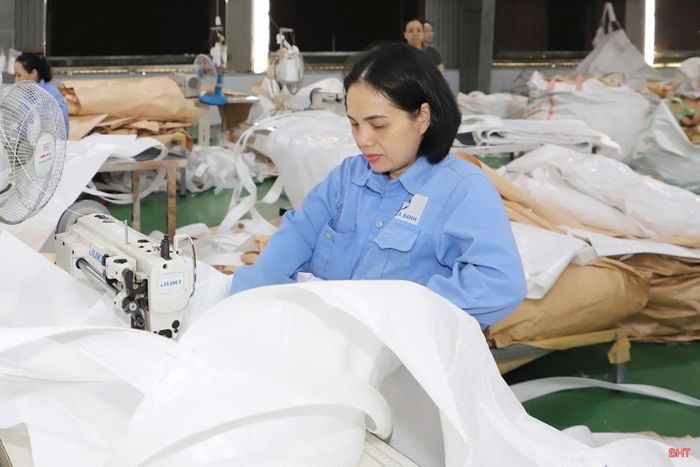 Dây chuyền sản xuất tại Công ty CP Bao bì Sông La Xanh.