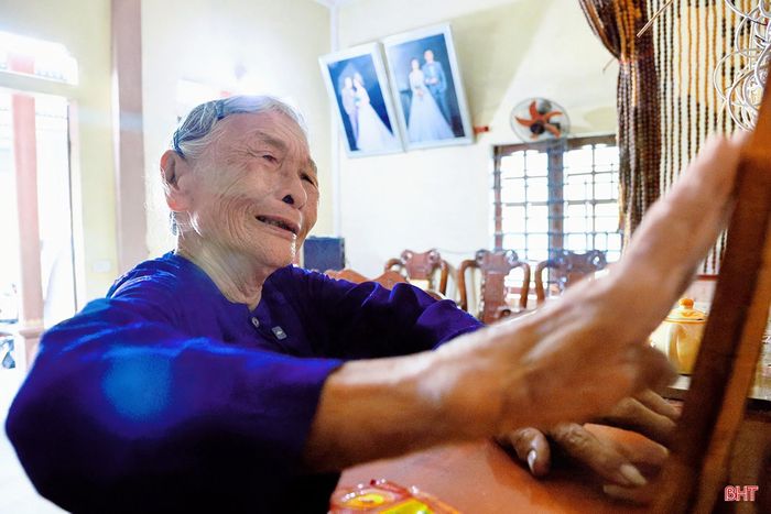 Mẹ Nguyễn Thị Hồng vẫn đau đáu mong ngày được đón con trở về.
