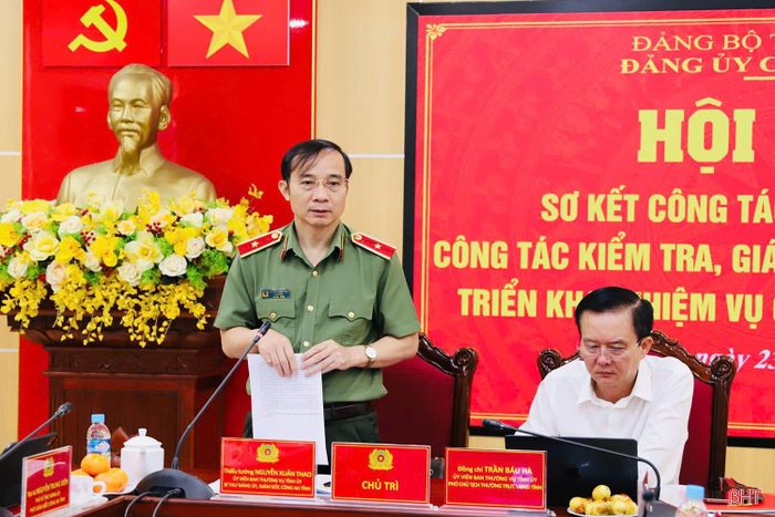 Thiếu tướng Nguyễn Xuân Thao - Ủy viên BTV Tỉnh ủy, Bí thư Đảng ủy, Giám đốc Công an tỉnh kết luận hội nghị.