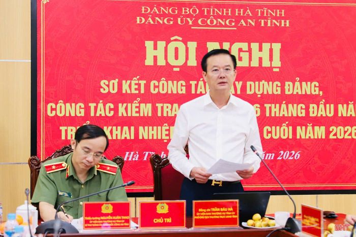 Đồng chí Trần Báu Hà – Phó Chủ tịch Thường trực UBND tỉnh phát biểu chỉ đạo hội nghị.