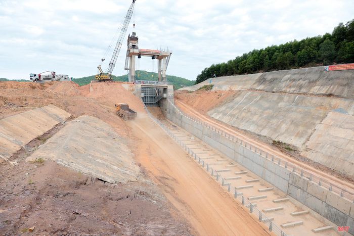 Hồ Kẻ Gỗ đang được đầu tư nâng cấp, sửa chữa.