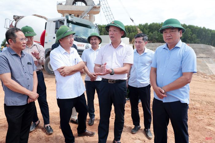 Chủ tịch UBND tỉnh Phan Thiên Định yêu cầu các đơn vị, địa phương rà soát, đánh giá hiện trạng công trình hồ, đập trước mùa mưa lũ.