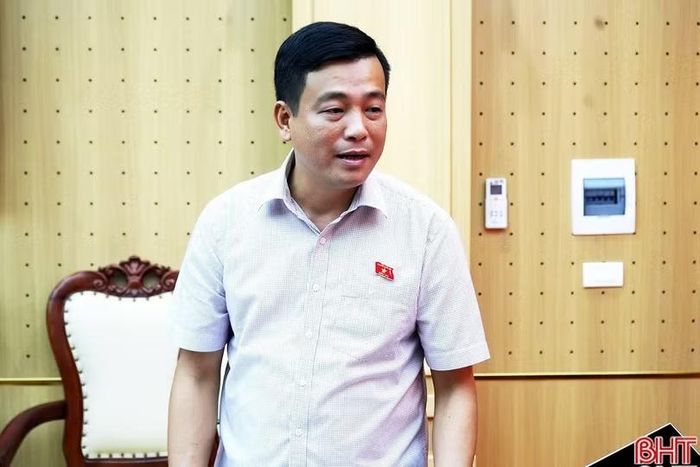 Đồng chí Nguyễn Thành Đồng - Ủy viên Ban Thường vụ Tỉnh ủy, Chủ tịch Ủy ban MTTQ tỉnh tham gia thảo luận, góp ý.