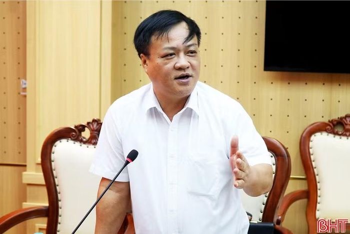 Đồng chí Nguyễn Văn Tuấn - Phó trưởng Ban Kinh tế - Ngân sách HĐND tỉnh tham gia thảo luận, góp ý các dự án luật.