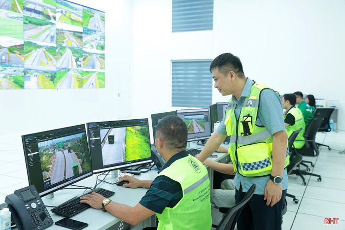 Văn phòng Quản lý đường bộ II.3 kiểm tra hệ thống vận hành thu phí cao tốc qua Hà Tĩnh được đặt tại Trung tâm điều hành TMC ở nút giao Cẩm Quan, xã Cẩm Xuyên.