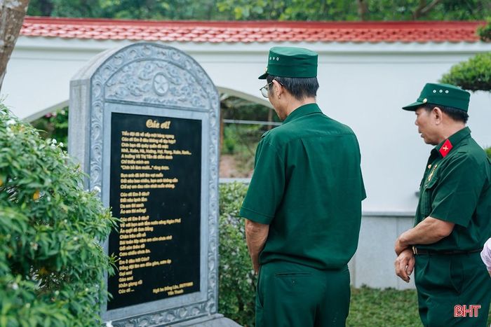 Nhiều cựu chiến binh đến Ngã ba Đồng Lộc với niềm xúc động, ôn lại ký ức về một thời khói lửa và những đồng đội đã mãi mãi nằm lại nơi đây.