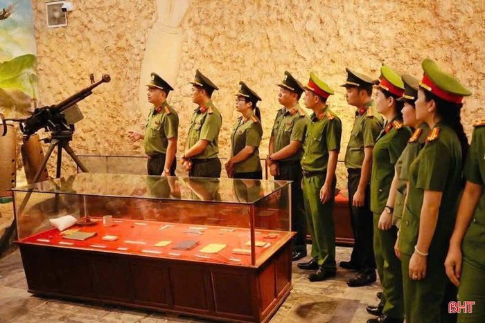 Những hiện vật được lưu giữ không chỉ là chứng tích, mà còn là những trang sử sống động giúp lịch sử đến gần hơn với thế hệ hôm nay.