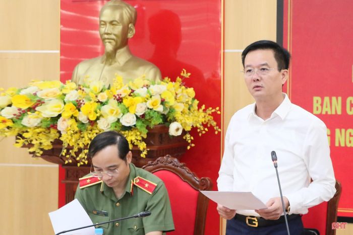 Phó Chủ tịch Thường trực UBND tỉnh Trần Báu Hà phát biểu tại hội nghị.