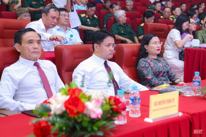 Các đại biểu tham dự chương trình.
