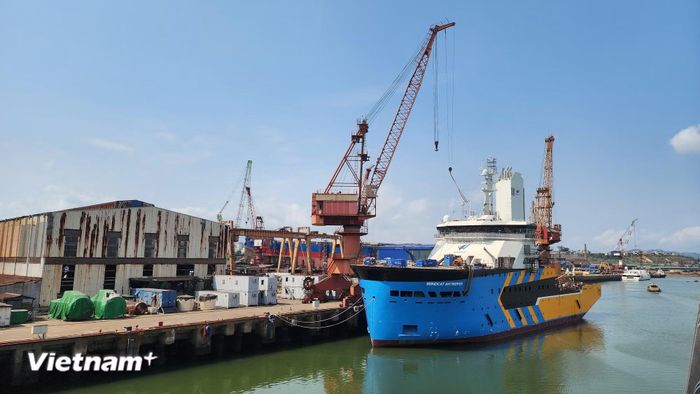 Công ty Đóng tàu Hạ Long đóng dòng tàu dịch vụ điện gió ngoài khơi CSOV, đòi hỏi tiêu chuẩn rất cao trong cả quá trình thi công và khai thác. (Ảnh: Việt Hùng/Vietnam+)