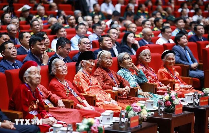 Các Mẹ Việt Nam Anh hùng dự Hội nghị Tri ân người có công với cách mạng toàn quốc năm 2026. (Ảnh: Dương Giang/TTXVN)