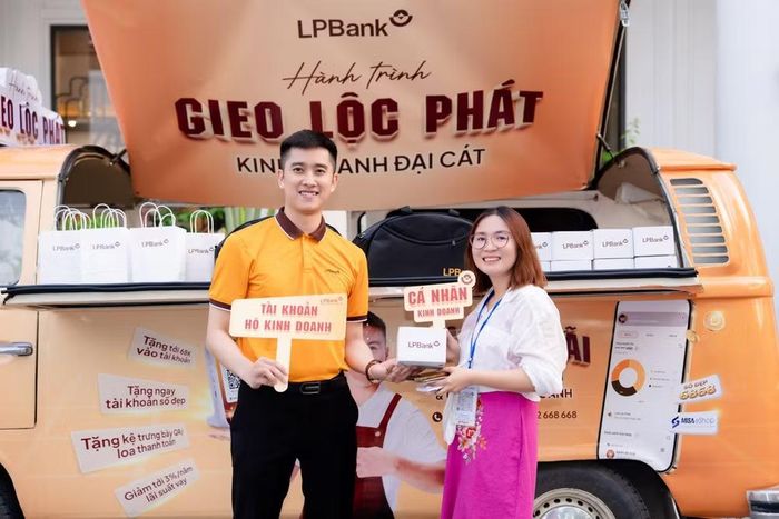 LPBank tổ chức hành trình “Gieo Lộc Phát – Kinh doanh đại cát” tại các tỉnh thành từ Bắc vào Nam. (Ảnh: Vietnam+)