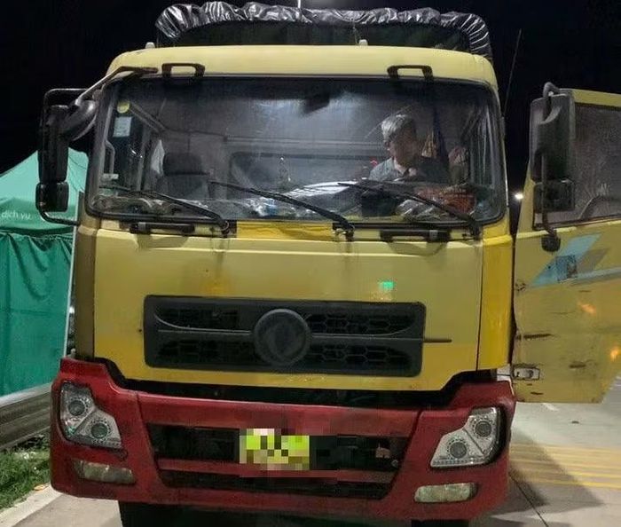 Cục Cảnh sát giao thông đã tổng rà soát 168 phương tiện kinh doanh vận tải (xe khách, xe tải, xe đầu kéo...) có dấu hiệu vi phạm. (Ảnh: PV/Vietnam+)