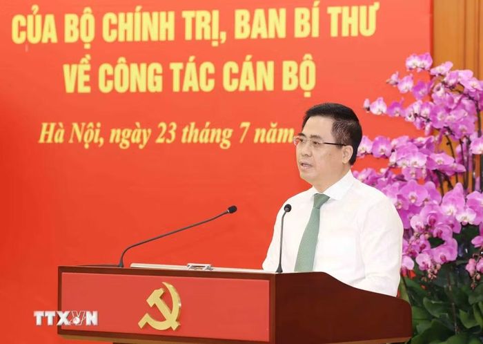 Đồng chí Nguyễn Hoàng Giang, Ủy viên Trung ương Đảng, Phó Trưởng Ban Chính sách, Chiến lược Trung ương phát biểu nhận nhiệm vụ. (Ảnh: Phương Hoa/TTXVN)