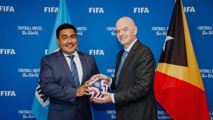 Chủ tịch Liên đoàn Bóng đá Timor Leste (FFTL), ông Nilton Gusmão (trái) đã thảo luận với Chủ tịch FIFA Gianni Infantino về kế hoạch xây dựng một sân vận động mới. (Ảnh: fifa)