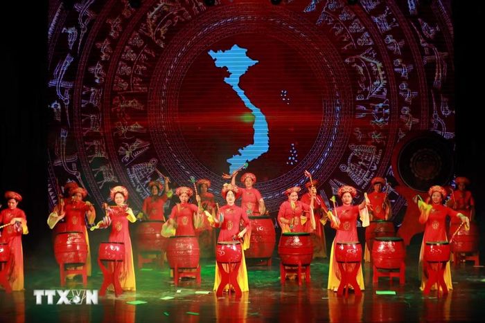 Chương trình nghệ thuật dịp 27/7 góp phần lan tỏa truyền thống “Uống nước nhớ nguồn.” (Ảnh minh họa: Khánh Hòa/TTXVN)