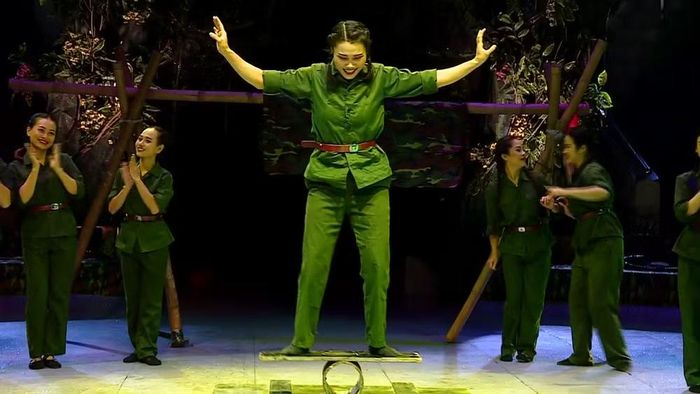 Chương trình xiếc “Đi cùng năm tháng” tri ân các anh hùng thương binh liệt sỹ.