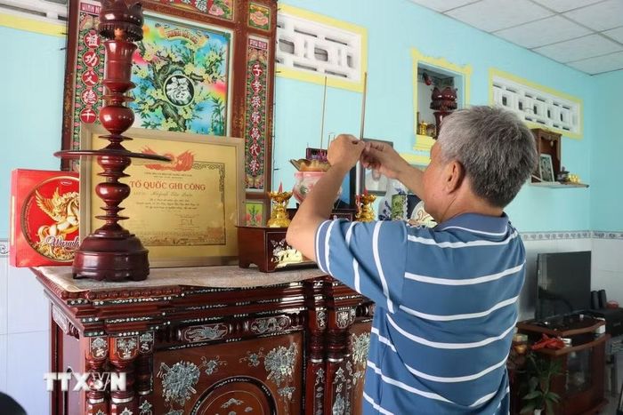 Liệt sỹ Huỳnh Văn Quên được các em thờ cúng sau khi cha mẹ mất. (Ảnh: Đức Hạnh/TTXVN)