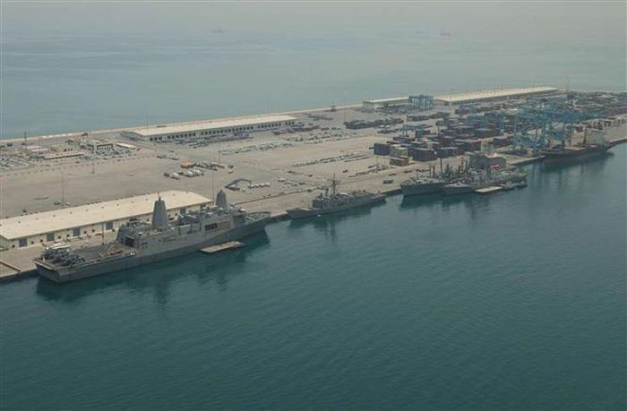 Tàu chiến của Hạm đội 5 Hải quân Mỹ rời khỏi căn cứ quân sự ở Bahrain do lo ngại các vụ tấn công từ Iran. Ảnh: X/TTXVN