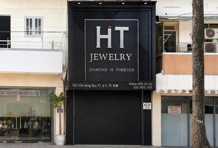 Một cửa hàng kim cương trên đường Trần Hưng Đạo, phường An Đông, TP Hồ Chí Minh đã đóng cửa.