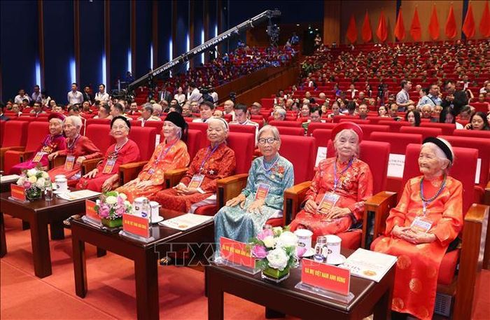 Các Mẹ Việt Nam Anh hùng dự Hội nghị Tri ân người có công với cách mạng toàn quốc năm 2026. Ảnh: Văn Điệp/TTXVN