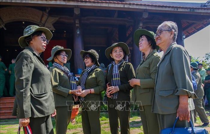 Các cựu Thanh niên xung phong ôn lại những ký ức không thể nào quên về cuộc chiến đấu bảo vệ biên giới Tây Nam.