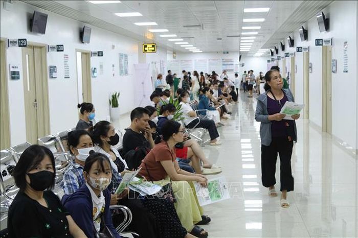 Người dân tới khám chữa bệnh tại bệnh viện. Ảnh: Quang Duy/TTXVN