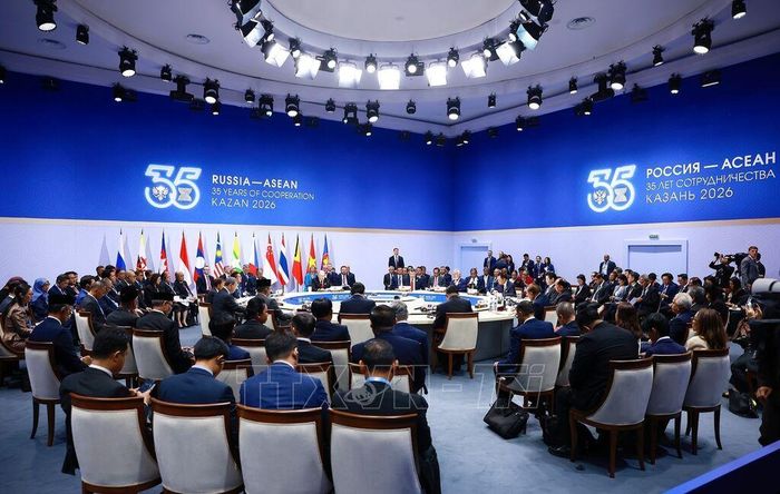 Hoạt động tham dự Hội nghị Cấp cao kỷ niệm 35 năm quan hệ ASEAN - Nga của Thủ tướng Chính phủ Lê Minh Hưng tại thành phố Kazan, Liên bang Nga từ ngày 17-18/6/2026 đã thành công tốt đẹp, góp phần tăng cường quan hệ giữa ASEAN và Nga, Đối tác Chiến lược Toàn diện của Việt Nam, qua đó thể hiện sự ủng hộ tích cực của Việt Nam đối với Nga và đối với quan hệ ASEAN - Nga. Trong ảnh: Phiên họp toàn thể Hội nghị Cấp cao Kỷ niệm 35 năm quan hệ ASEAN - Nga. Ảnh: Dương Giang/TTXVN