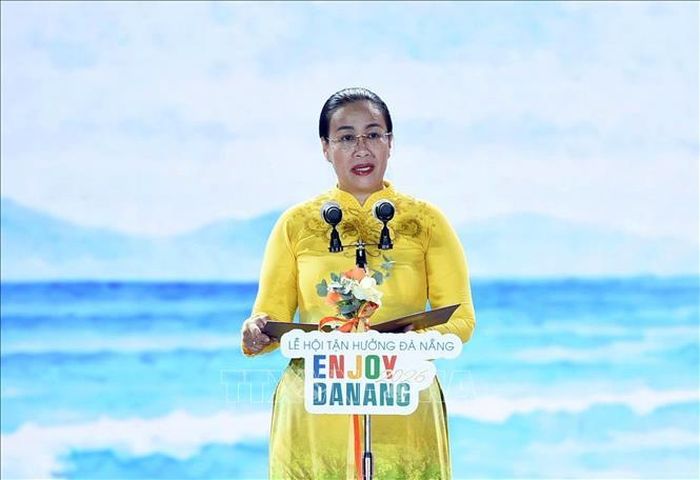 Phó Chủ tịch UBND thành phố Đà Nẵng Nguyễn Thị Anh Thi phát biểu Khai mạc Lễ hội Tận hưởng Đà Nẵng 2026.