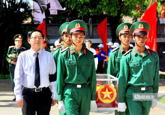 Lễ truy điệu, an táng 18 hài cốt liệt sĩ được Đội K52 tìm kiếm, quy tập trong mùa khô năm 2025 - 2026 từ Campuchia về Nghĩa trang Liệt sĩ Đức Cơ (xã Đức Cơ, tỉnh Gia Lai) vào ngày 13/6/2026. Ảnh: Ngọc Minh