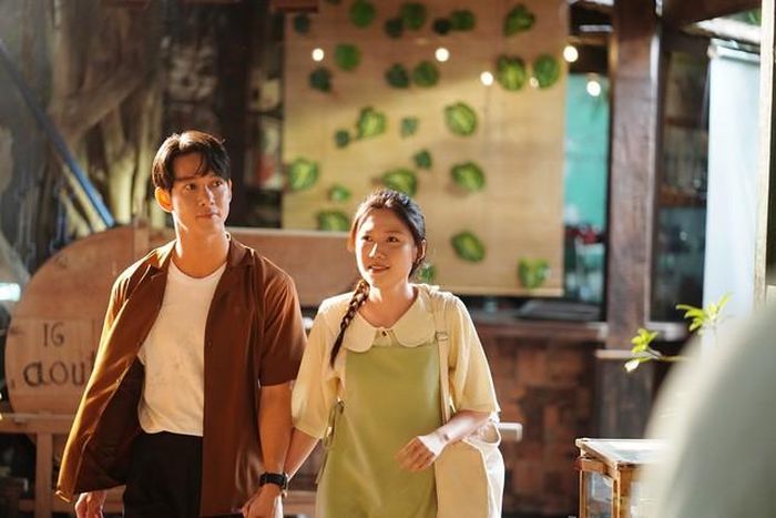 Vai John trong phim Nhà Bà Nữ là vai diễn thành công nhất của Song Luân. (Ảnh internet)