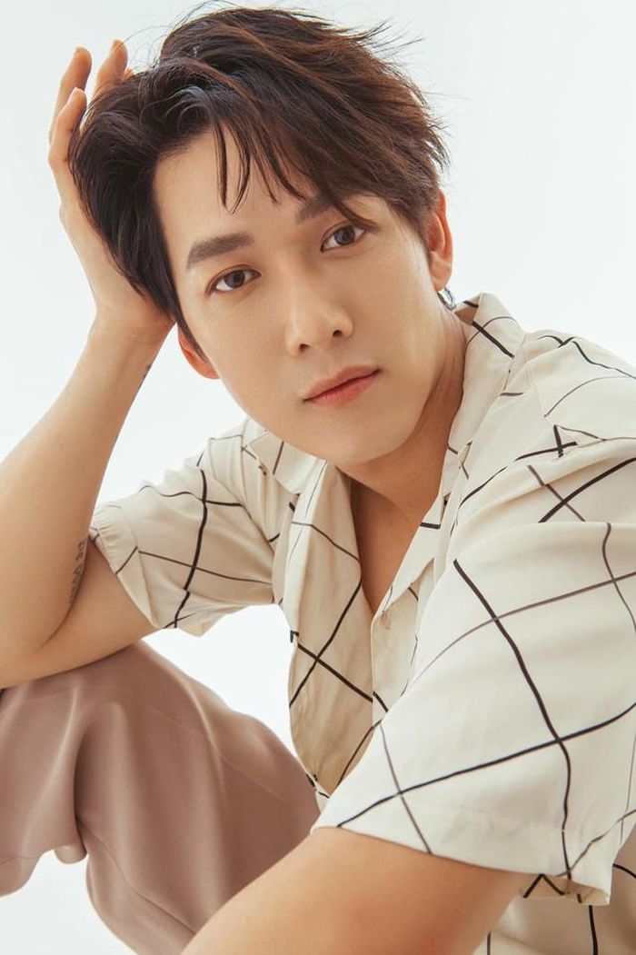 Song Luân từng theo học ngành Y Dược nhưng sau đó quyết định dừng việc học để tập trung theo đuổi đam mê nghệ thuật. (Ảnh internet)