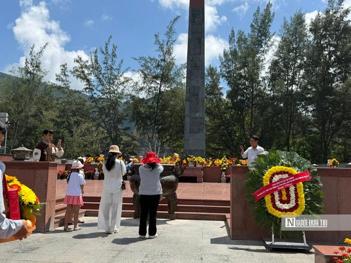Qua từng câu chuyện, từng di tích còn lưu giữ, lịch sử không còn nằm trên trang sách mà hiện hữu ngay trước mắt.