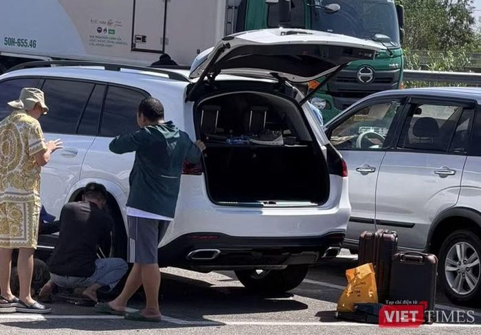 Hành trình nhiều tài xế bị ảnh hưởng bởi xe dính "vật thể lạ" trên cao tốc. Ảnh NH.