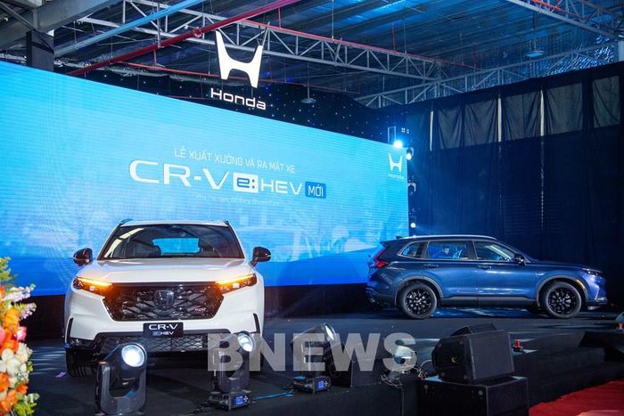 Honda Việt Nam ra mắt phiên bản nâng cấp của CR-V e:HEV thế hệ thứ 6 - mẫu xe hybrid đầu tiên được lắp ráp tại nhà máy Phú Thọ. Ảnh: Văn Xuyên/BNEWS/TTXVN