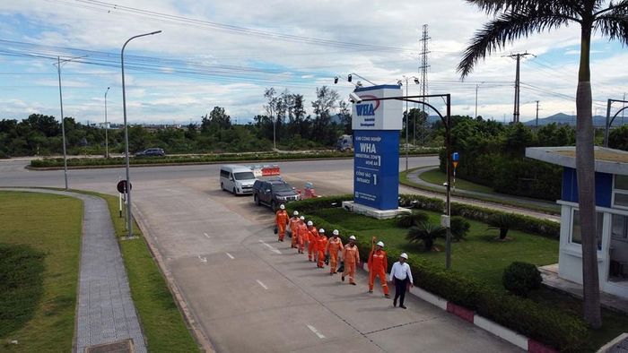 Khát vọng tăng trưởng kinh tế hai con số, thu hút đầu tư hay phát triển du lịch chỉ có thể thành hiện thực khi có nền tảng năng lượng vững chắc. Ảnh: Huy Hùng - TTXVN