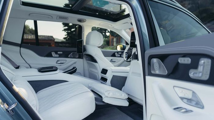 Nội thất của Mercedes-Maybach GLS 680 2027.