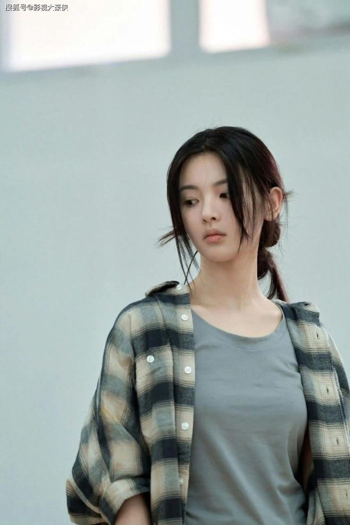 Dương Siêu Việt dần thoát khỏi định kiến "bình hoa di động". Ảnh: Weibo