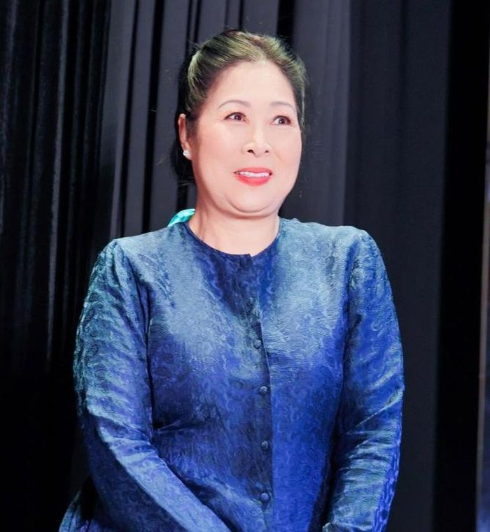 NSND Hồng Vân tiếp tục duy trì hoạt động nghệ thuật sôi nổi ở cả sân khấu lẫn điện ảnh. Ảnh: FBNV