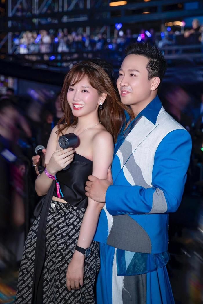 Trấn Thành và Hari Won thường xuyên chia sẻ những khoảnh khắc đồng hành trong cuộc sống lẫn công việc. 