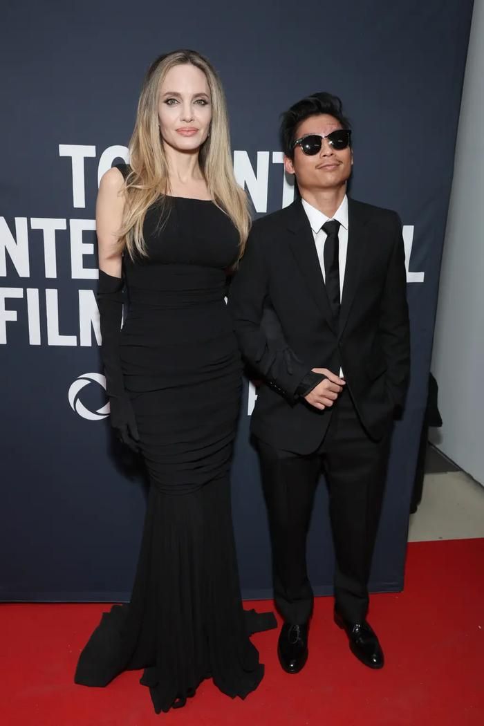 Angelina Jolie và Pax.