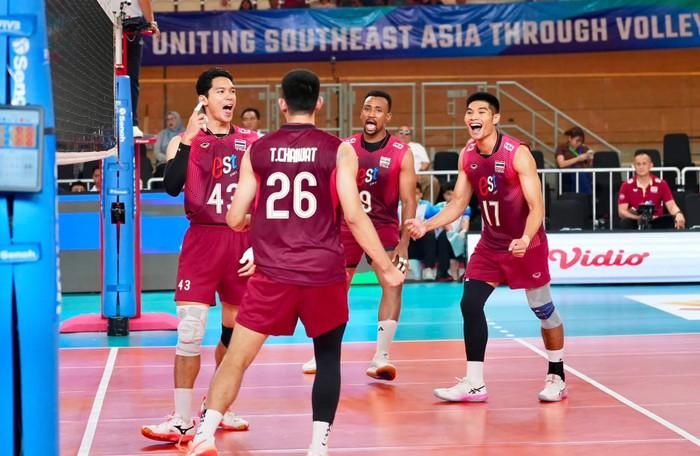 Dẫn trước Thái Lan 2-0, tuyển bóng chuyền nam Việt Nam vẫn để Thái Lan ngược dòng thắng 3-2, lỡ ngôi nhất bảng SEA V.Cup 2026.