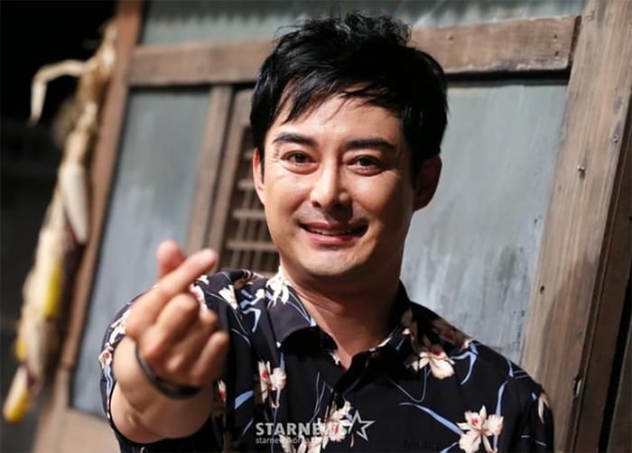Lee Se Chang còn nhắc lại giai đoạn sự nghiệp bị ảnh hưởng nghiêm trọng sau khi xuất hiện trong chương trình hài Wootchasah năm 2004.
