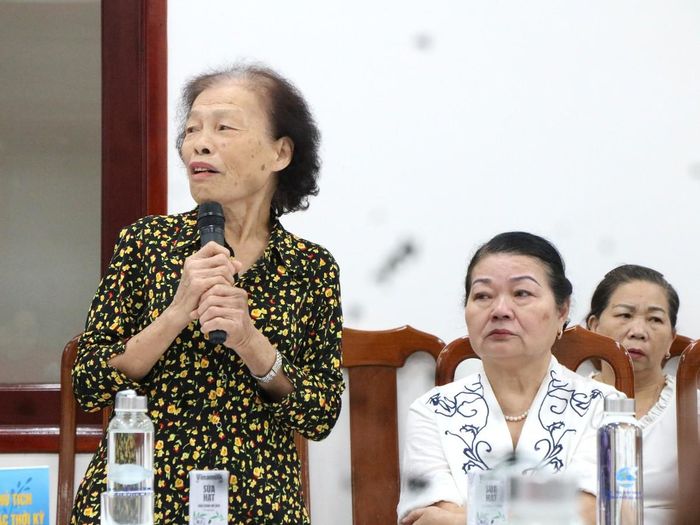 Bà Phan Thị Mười, Nguyên Phó Chủ tịch Hội LHPN TP Đà Nẵng, thương binh 4/4, xúc động chia sẻ về một thời khói lửa 