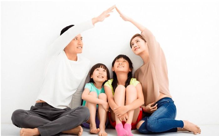 Rất cần môi trường sống, làm việc và nuôi dạy con đủ an toàn, bình đẳng và thân thiện với gia đình để thực hiện tốt chính sách dân số - Ảnh minh họa